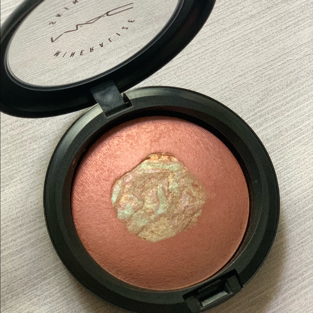 MAC Precious Rose Quartz